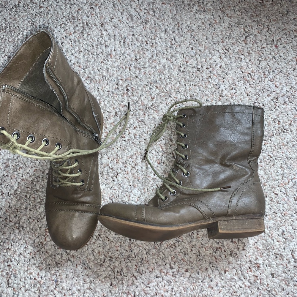 Combat boots